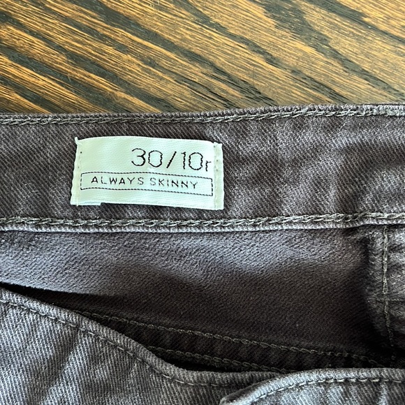 Gap women’s grey skinny jeans - Picture 2 of 7